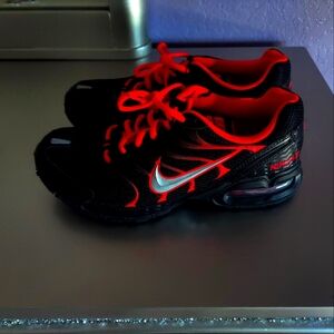 Nike Womans Black  and Red Sneakers Sleek Design